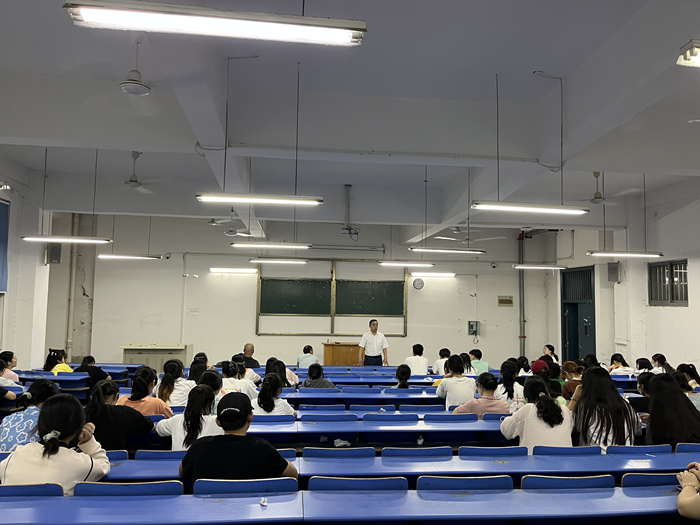 食堂勤工助学培训会照片.png