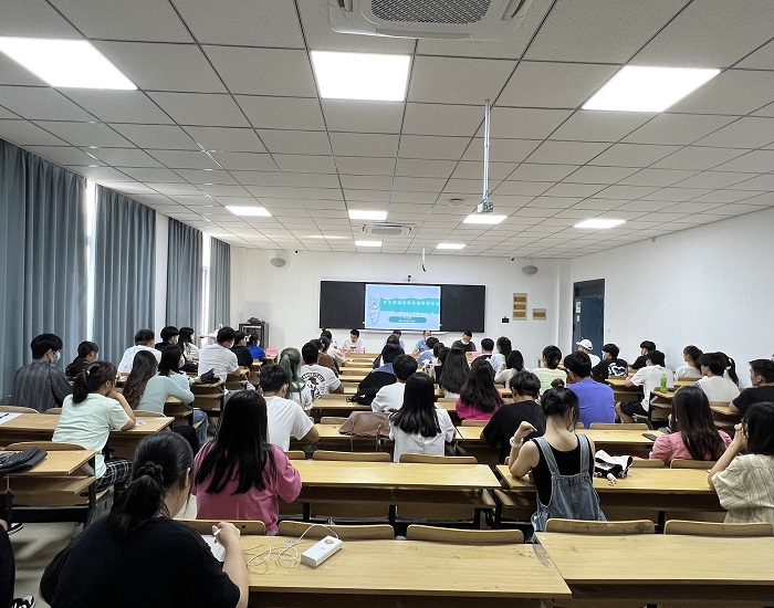 学生座谈会图2.JPG